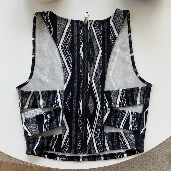 Silence + noise (Urban Outfitters) tribal top - Picture 7 of 10
